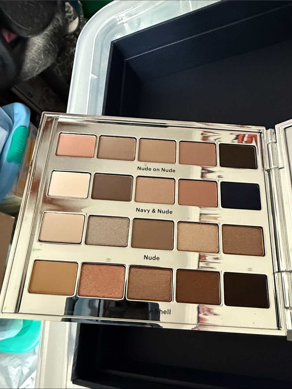 Bobbi Brown Neutral Eyeshadow Palette — Cream, Tan, Brown & Navy Shades